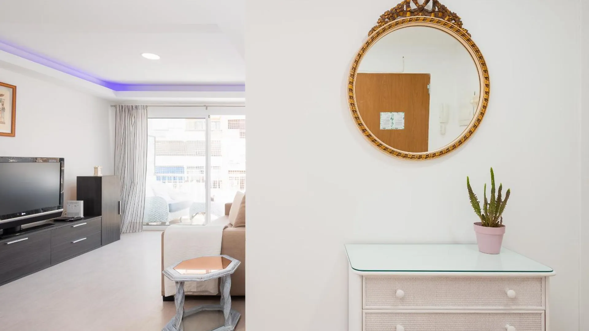C34 Cosy 4 Bdr Apt Close To Maria Zambrano Malaga 0*,  Spain