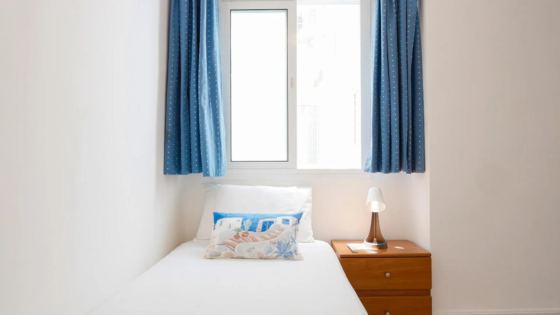 C34 Cosy 4 Bdr Apt Close To Maria Zambrano Malaga Spain