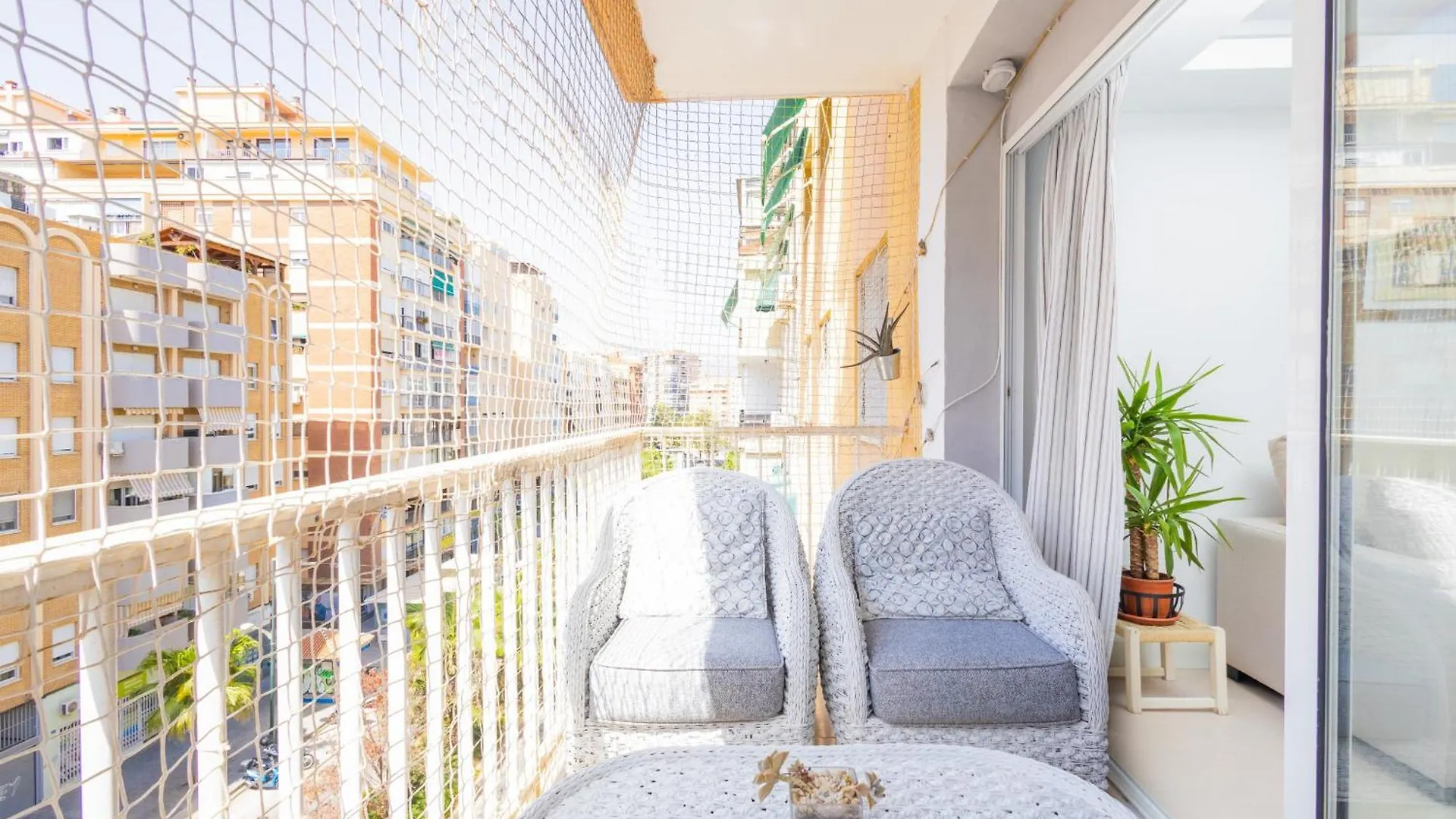 Apartment C34 Cosy 4 Bdr Apt Close To Maria Zambrano Malaga
