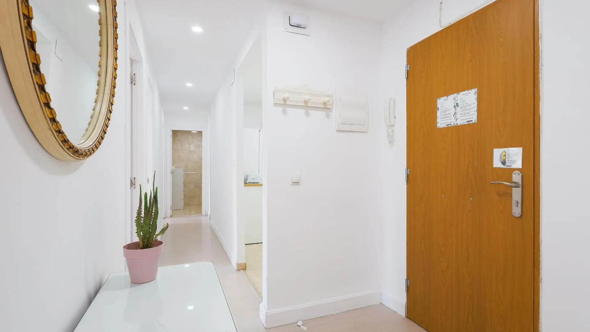 C34 Cosy 4 Bdr Apt Close To Maria Zambrano Malaga