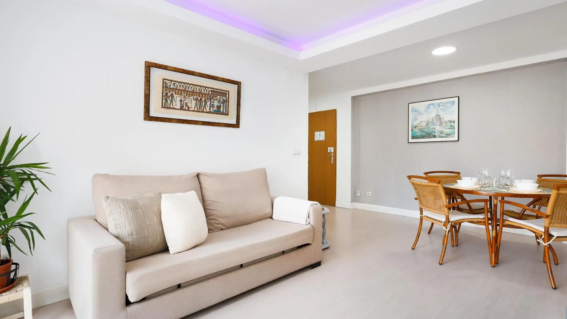C34 Cosy 4 Bdr Apt Close To Maria Zambrano Malaga 0*,  Spain