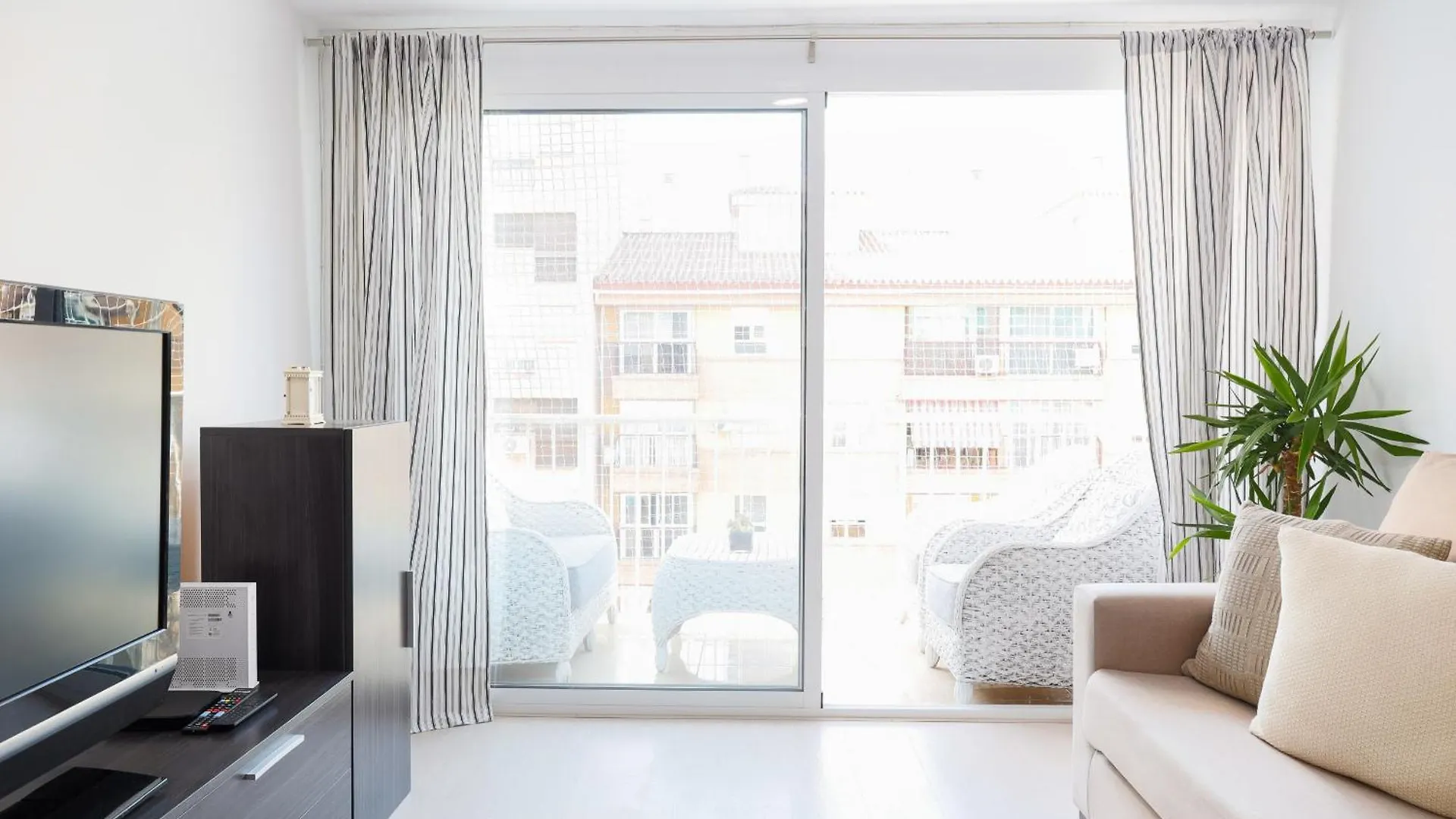Apartment C34 Cosy 4 Bdr Apt Close To Maria Zambrano Malaga Spain
