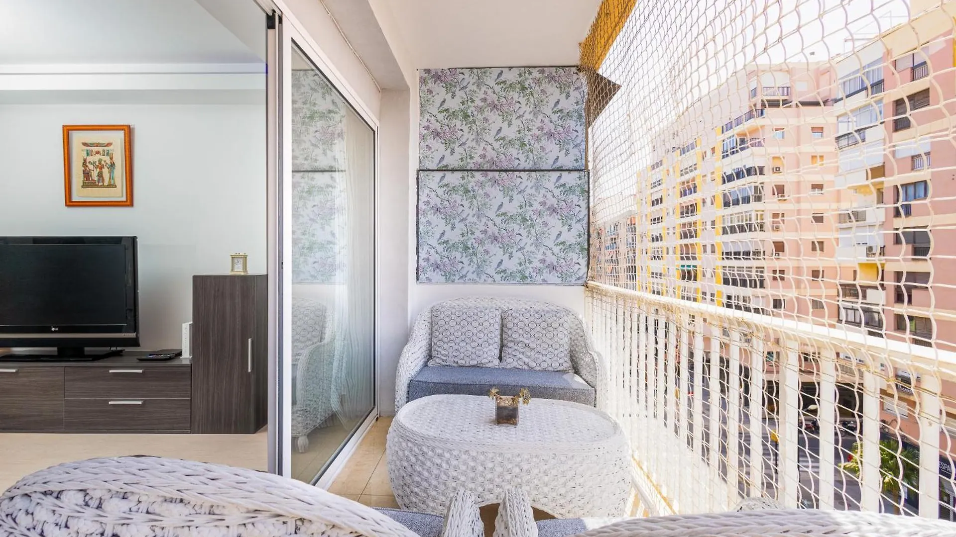 C34 Cosy 4 Bdr Apt Close To Maria Zambrano Malaga